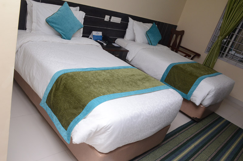 Standard-Twin-Bed-Room